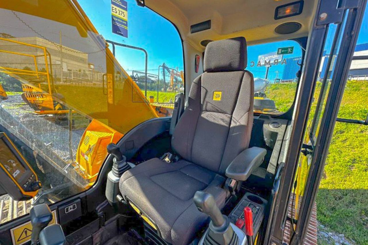 JCB JS220LC - 01/21 6