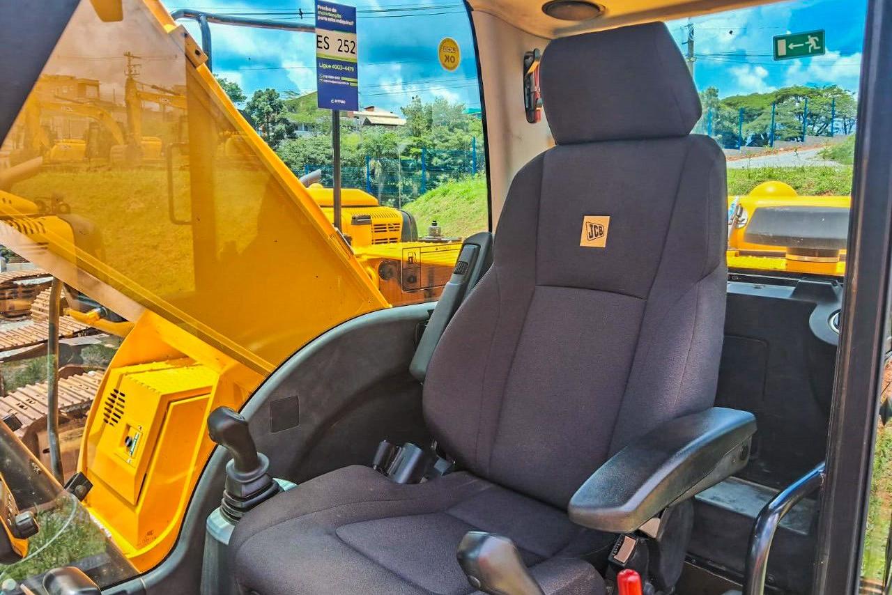 JCB JS220LC - 01/21 6