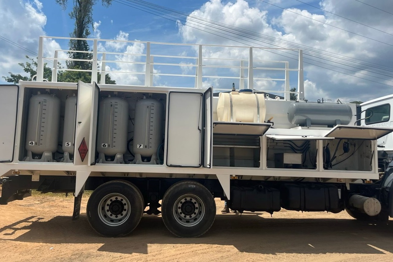 Volkswagen 31-280 E Constel. 6x4 - 13/13 2