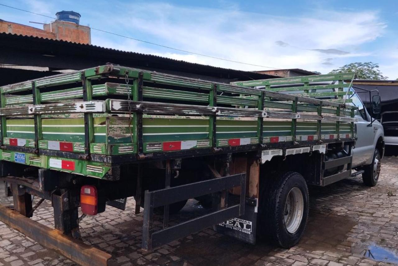 Ford F4000 - 20/17 5