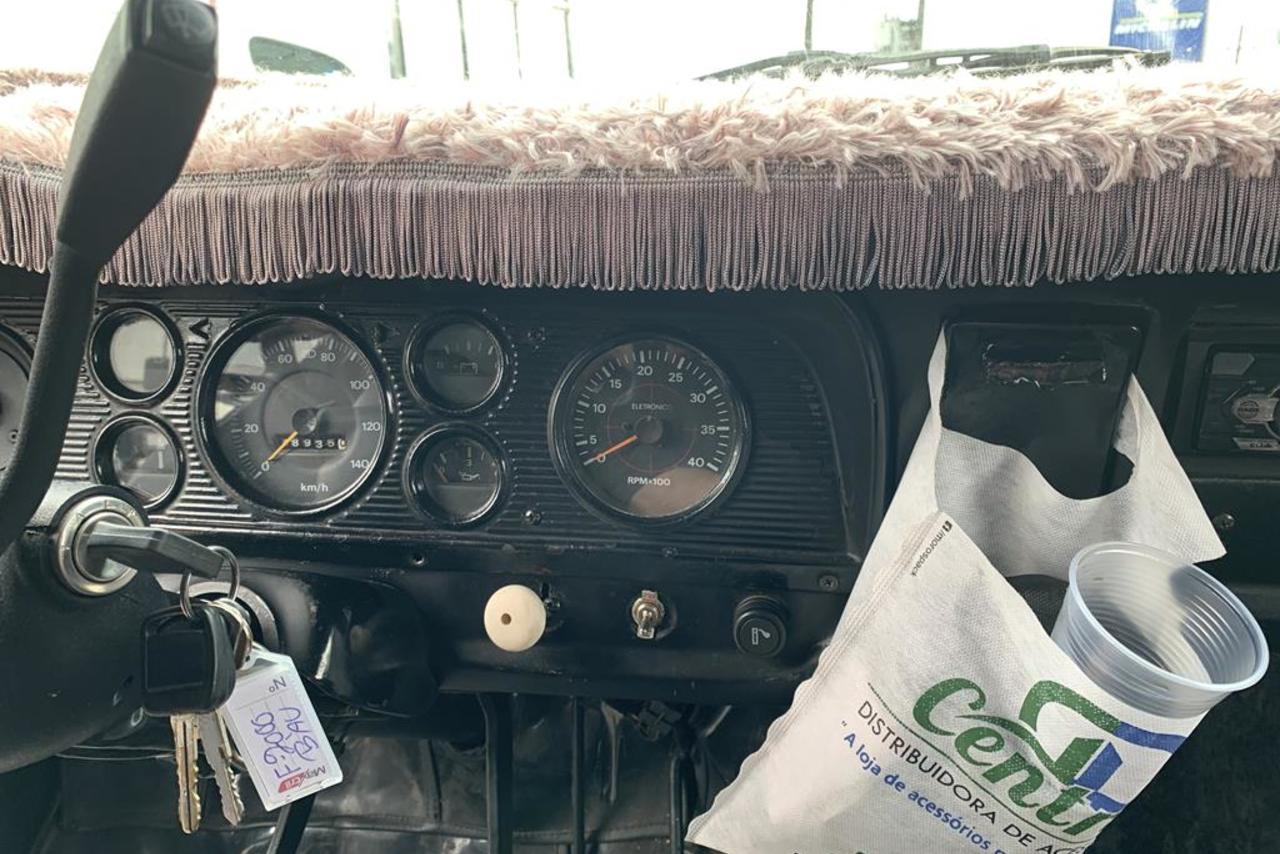 Ford F2000 - 81/81 4