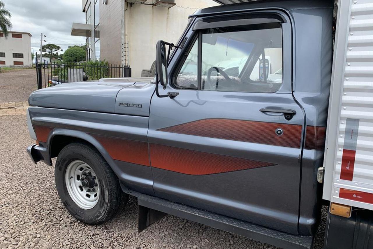 Ford F2000 - 81/81 5