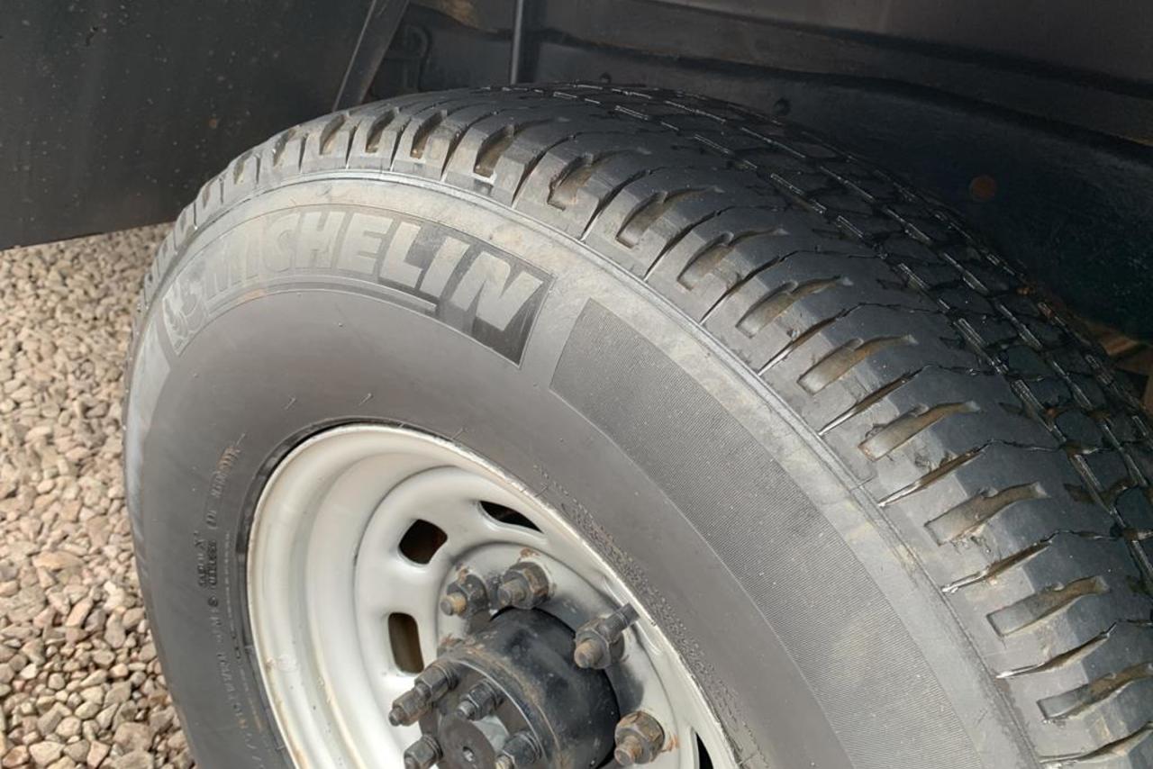 Ford F2000 - 81/81 8