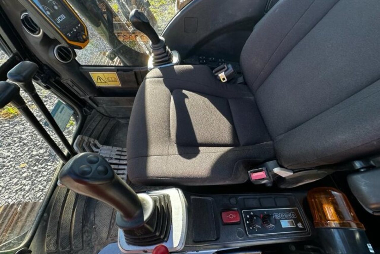 JCB JS220LC - 21/21 4
