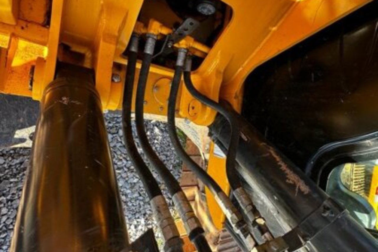 JCB JS220LC - 21/21 12