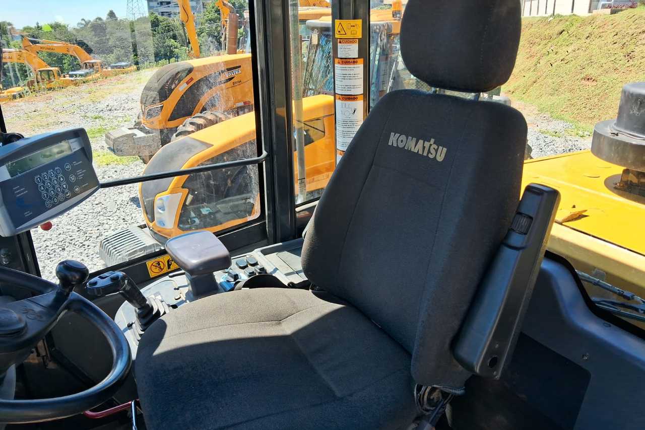 Komatsu  WA320 - 01/18 7
