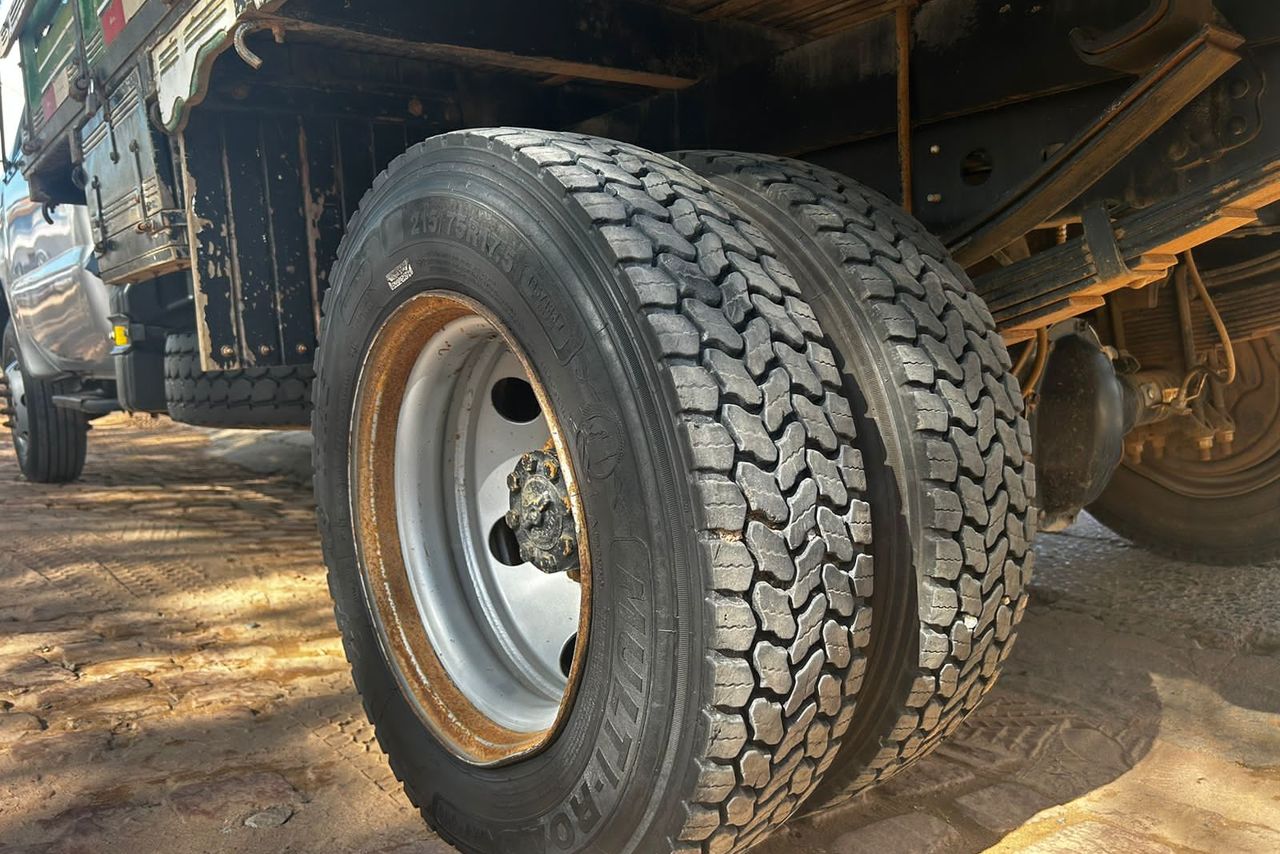 Ford F4000 - 20/17 17