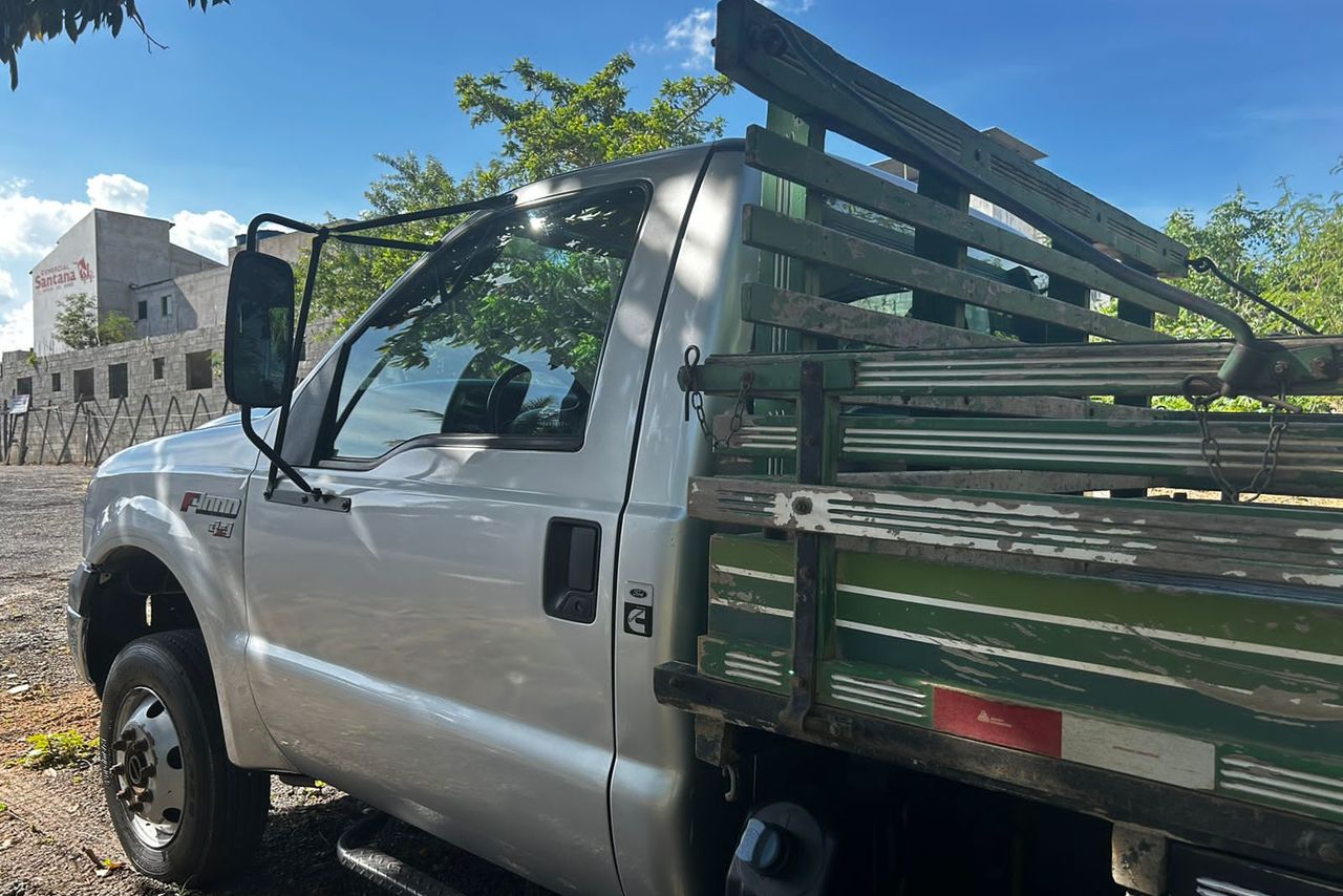 Ford F4000 - 20/17 22