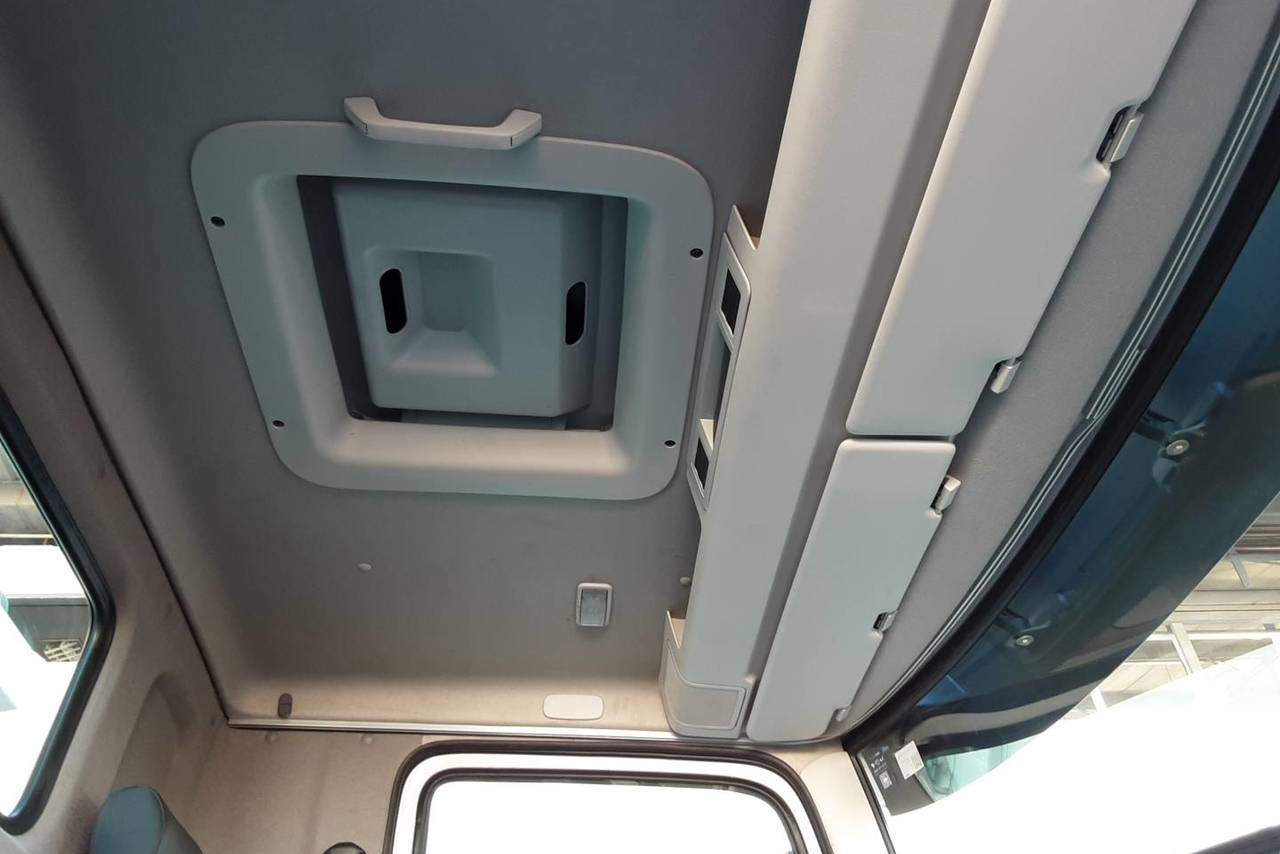 Volkswagen 26-280 Constellation 6x4 - 22/23 8
