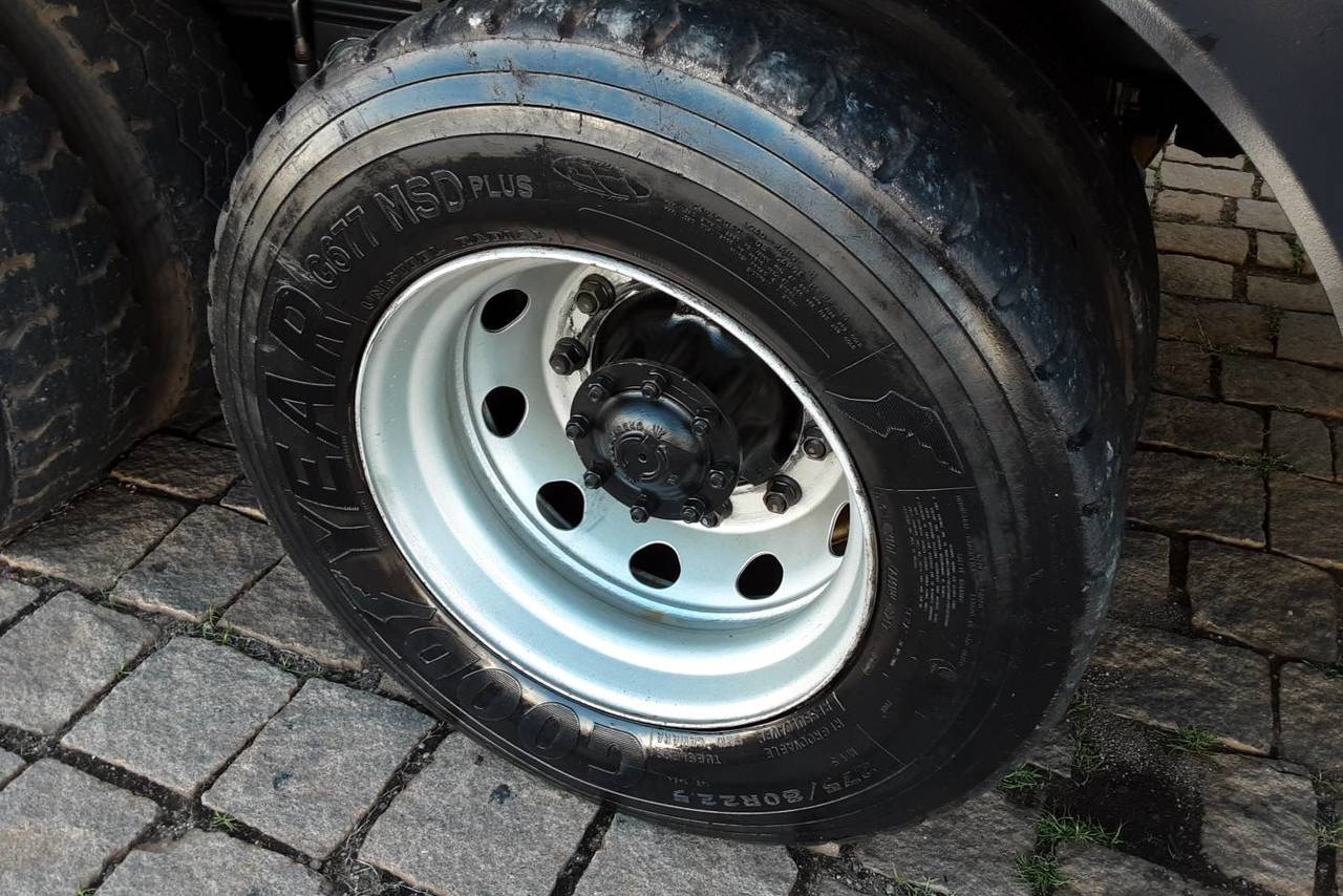 Volkswagen 26-280 Constellation 6x4 - 22/23 12