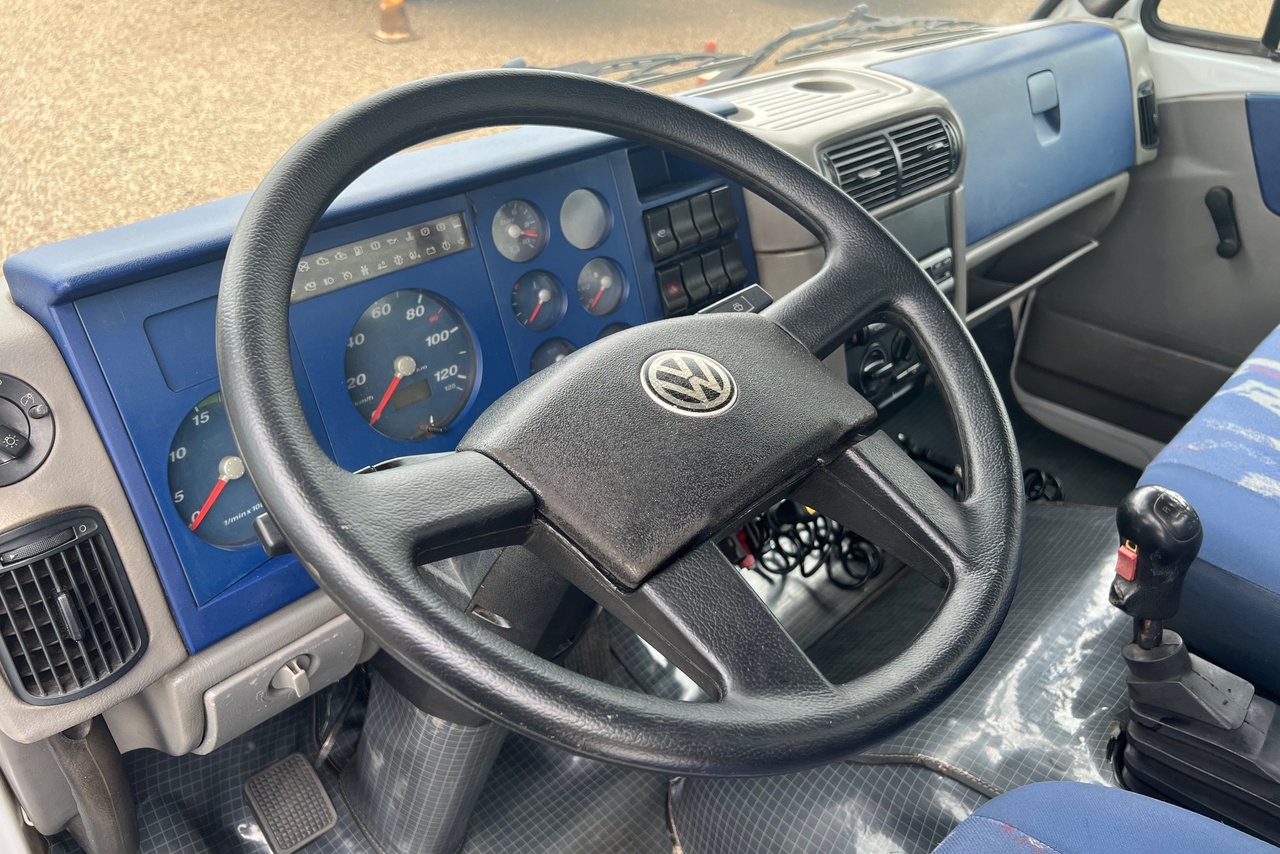 Volkswagen 24 220 - 11/11 8