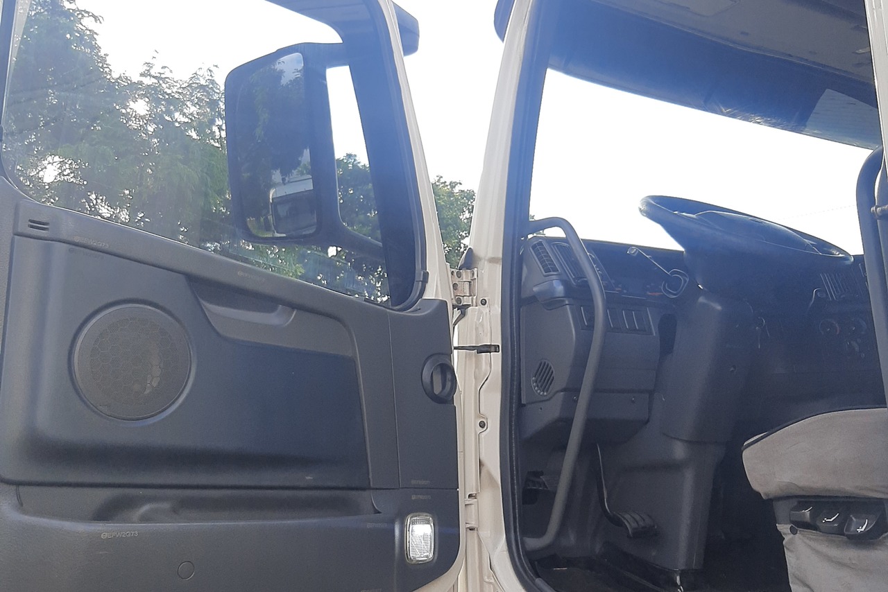 Volvo FH 440 - 10/11 4