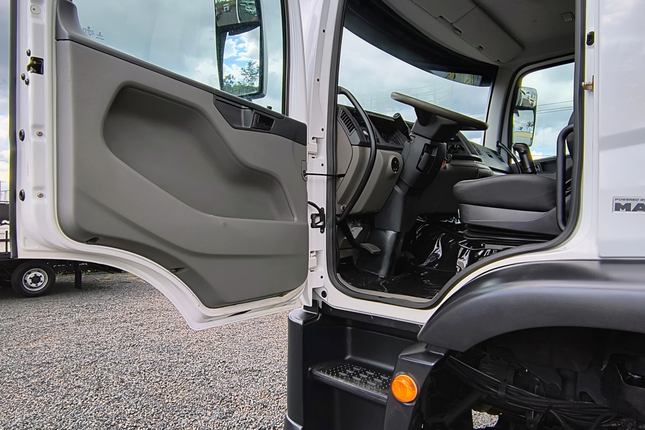 Volkswagen 31-280 E Constel. 6x4 - 18/19 8