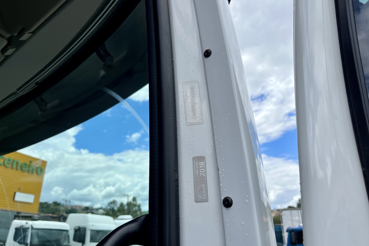 Volkswagen 24-280 E Constellation 6x2 - 16/16 11