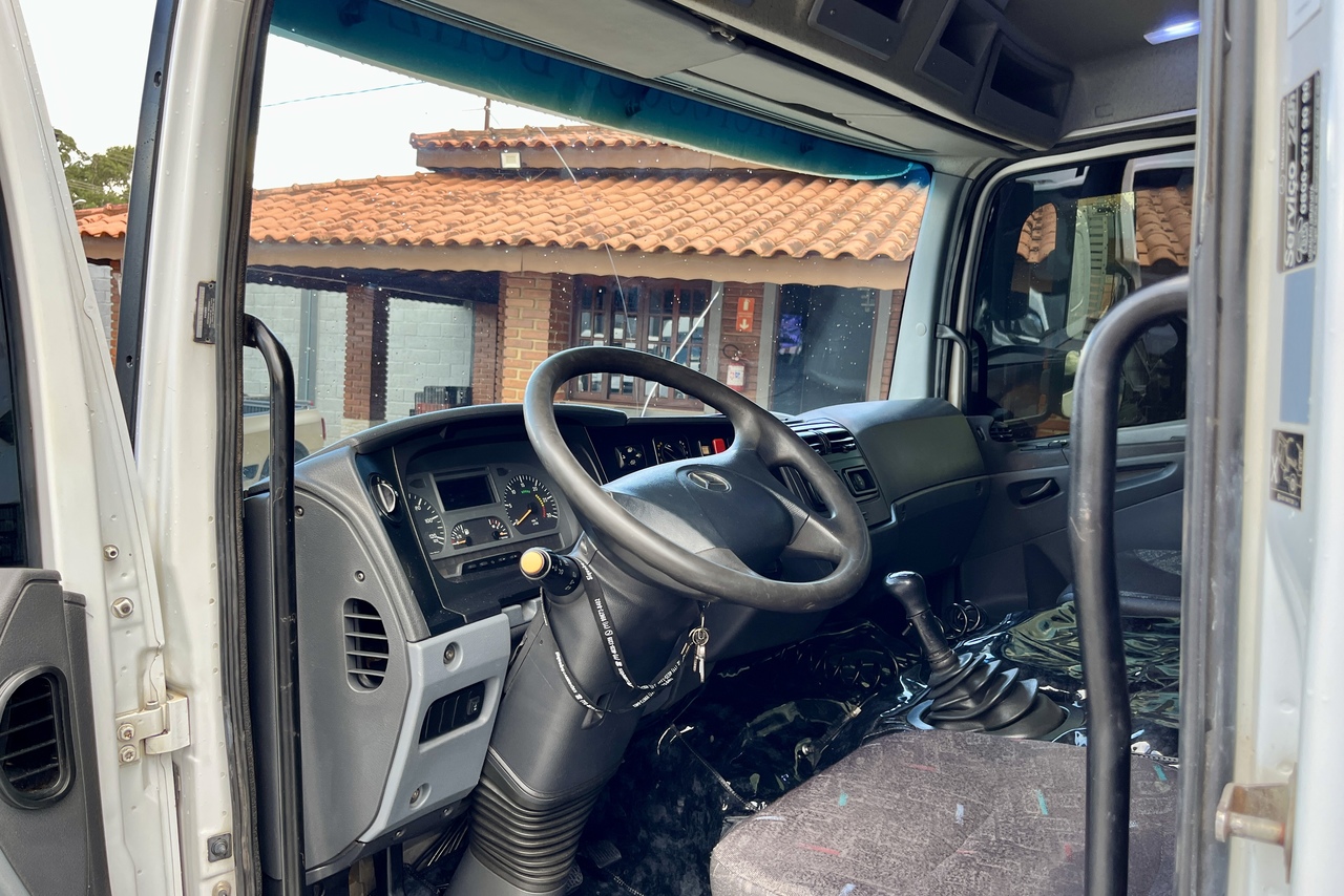 Mercedes Benz Atego 2425 - 09/09 11