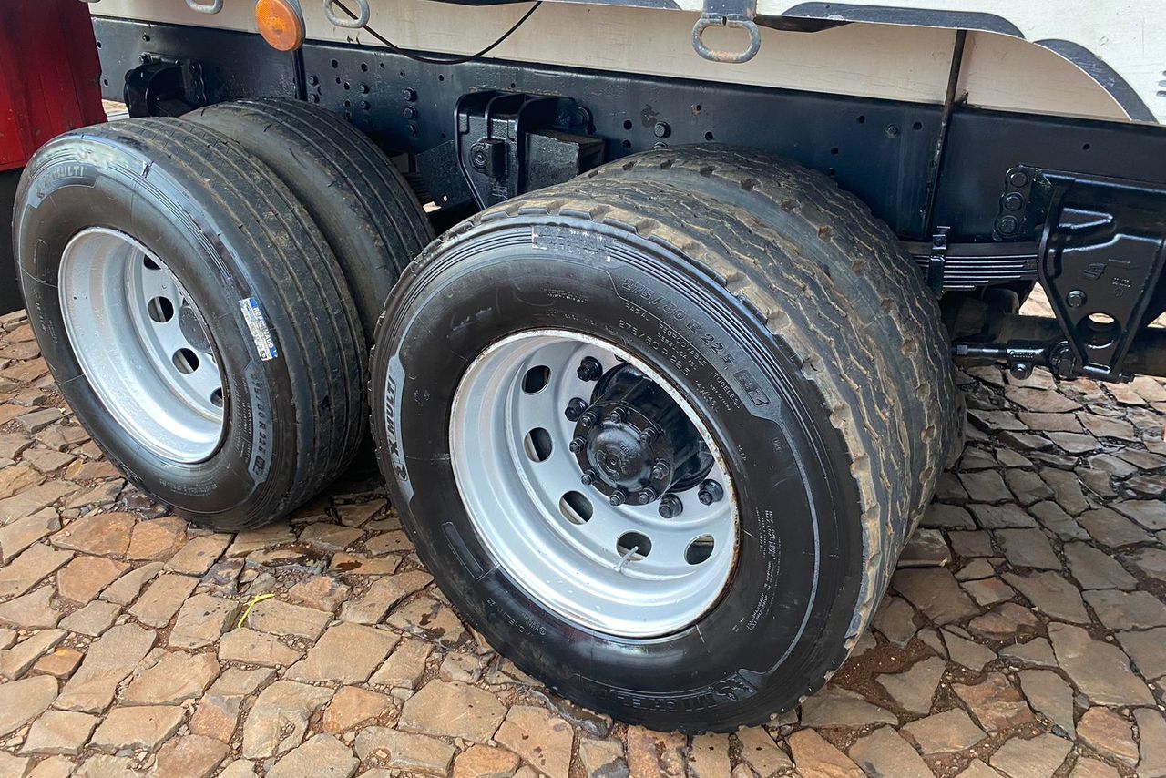 Volkswagen 24-250 E Constellation 3-Eixos - 11/11 9