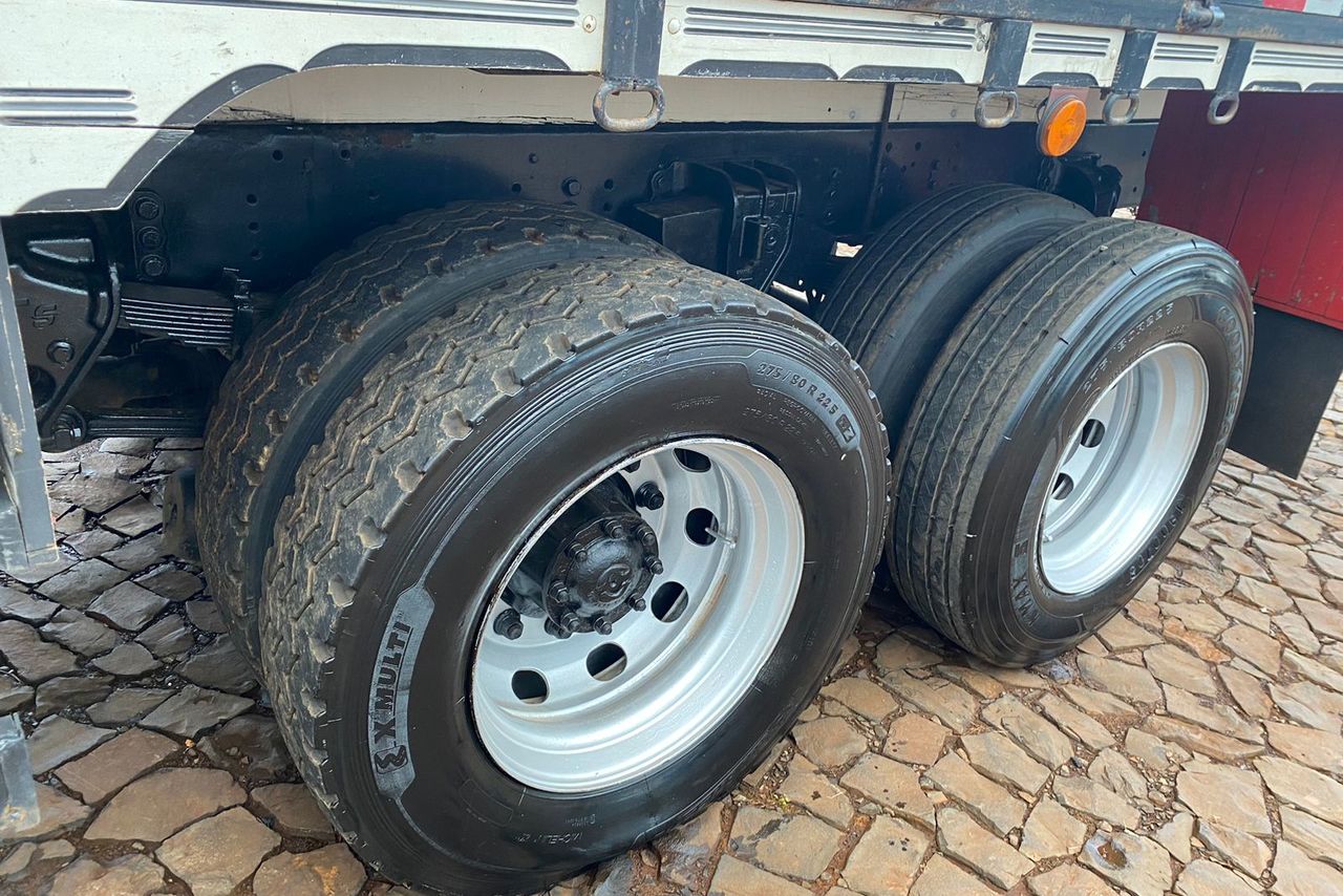 Volkswagen 24-250 E Constellation 3-Eixos - 11/11 12