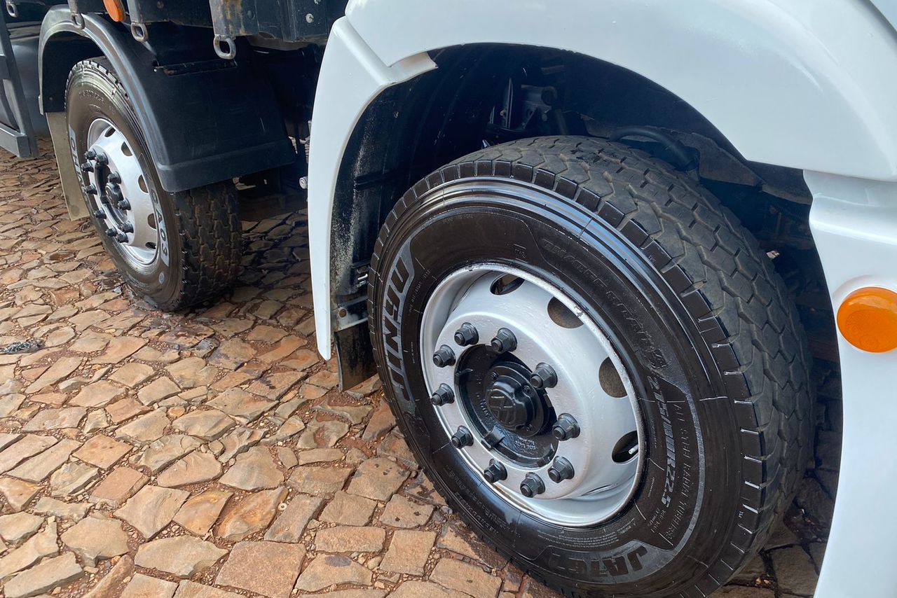 Volkswagen 24-250 E Constellation 3-Eixos - 11/11 13