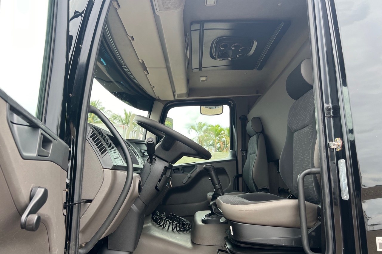 Volkswagen 24-280 E Constellation 6x2 - 12/13 2