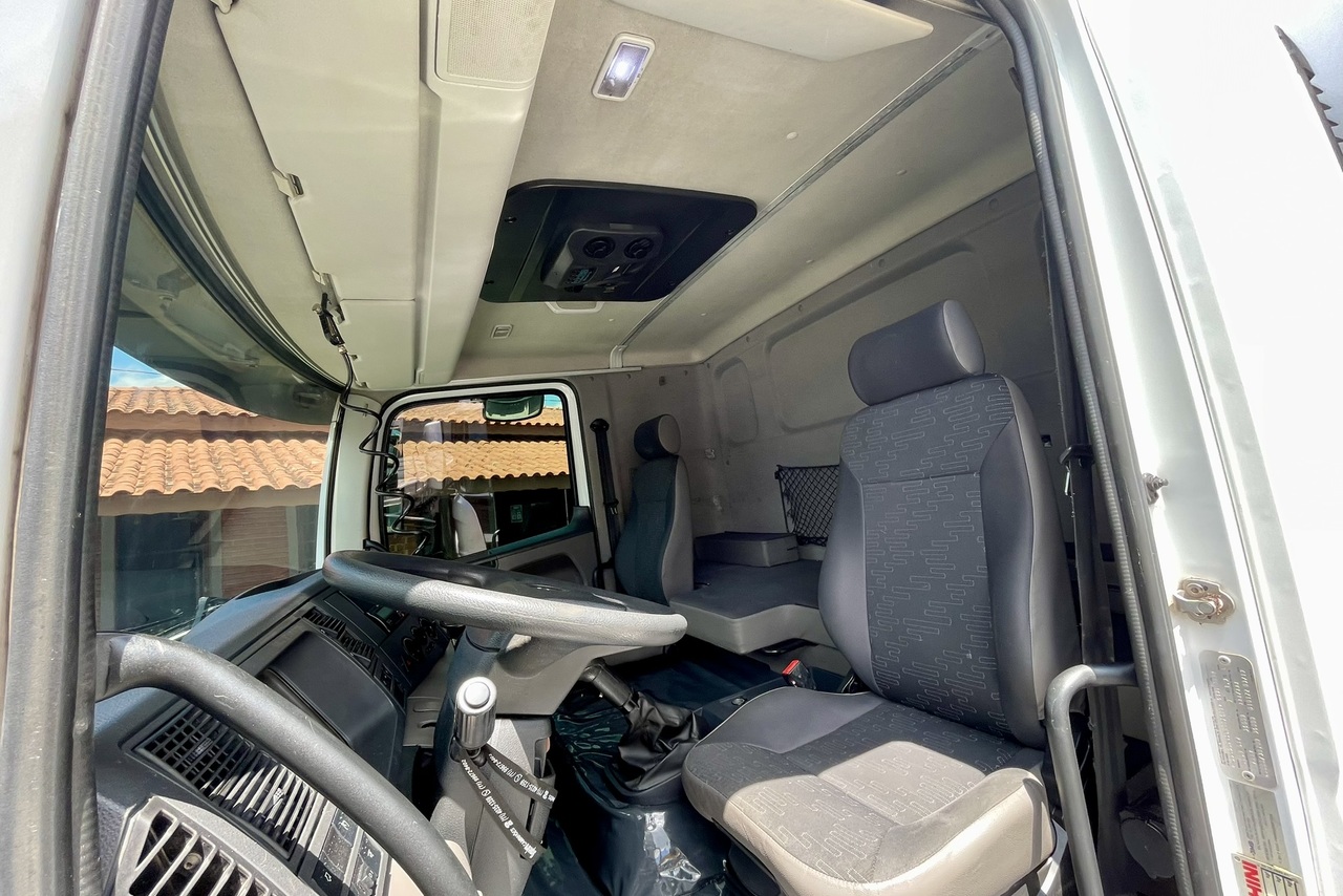 Volkswagen 24-280 E Constellation 8x2 - 19/20 10