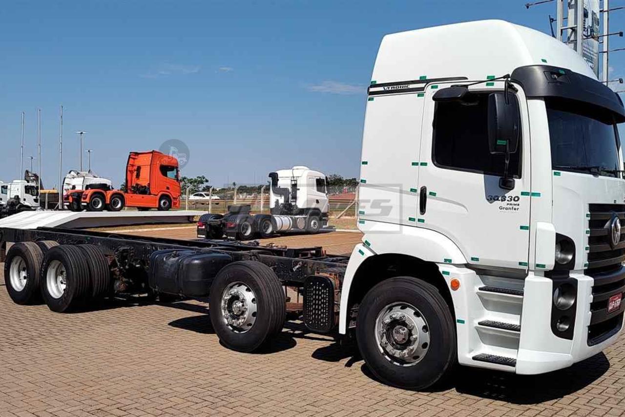 Volkswagen 30-330 Constellation 8x2 - 19/20 3
