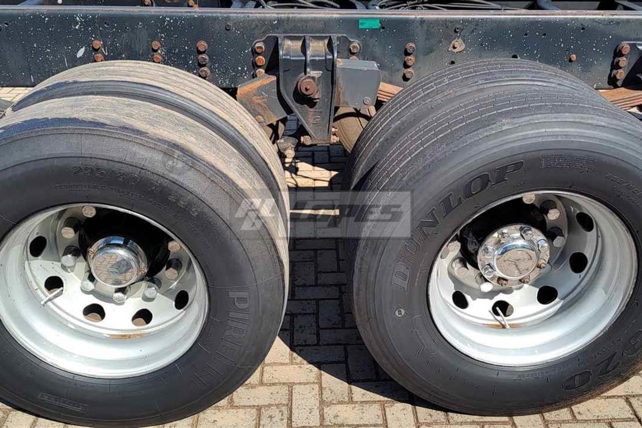 Volkswagen 30-330 Constellation 8x2 - 19/20 5