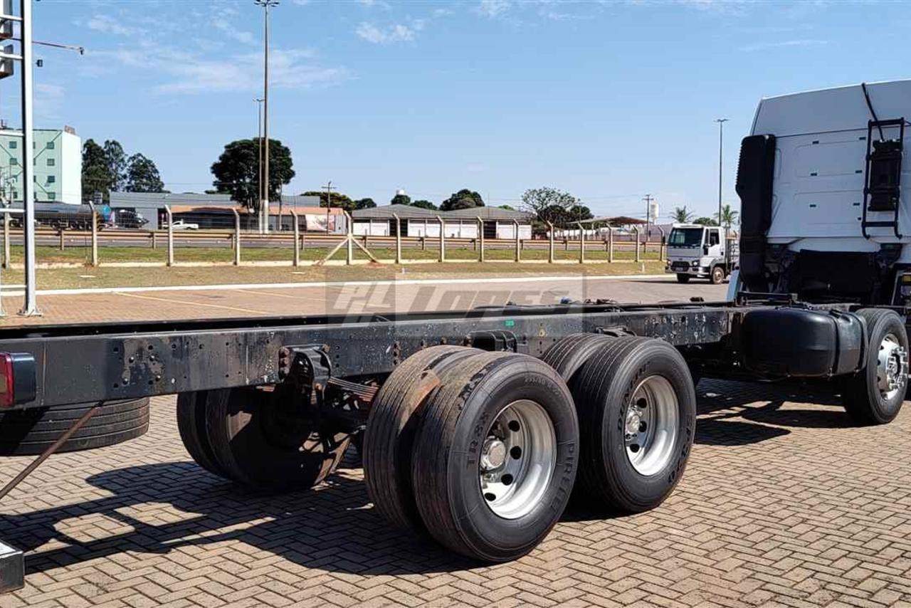 Volkswagen 30-330 Constellation 8x2 - 19/20 6