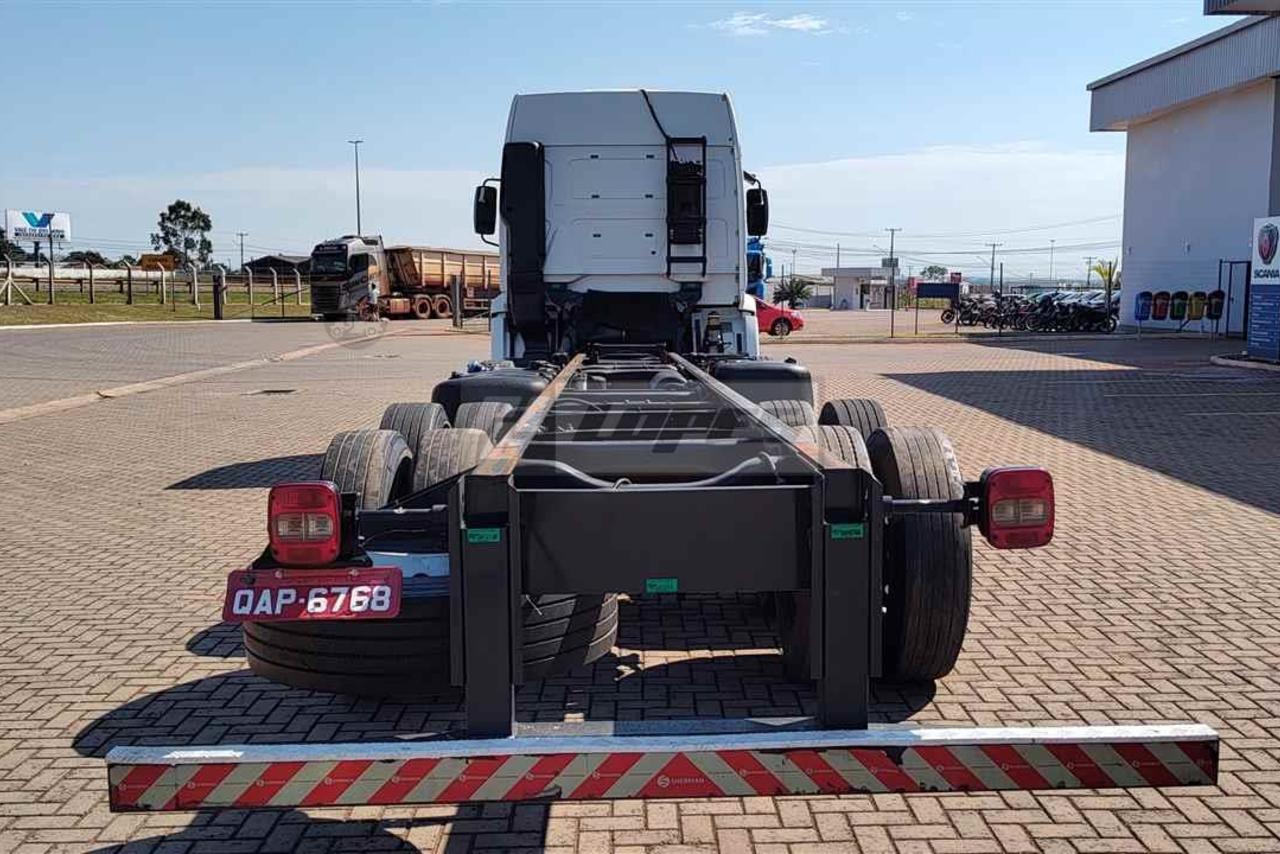 Volkswagen 30-330 Constellation 8x2 - 19/20 7