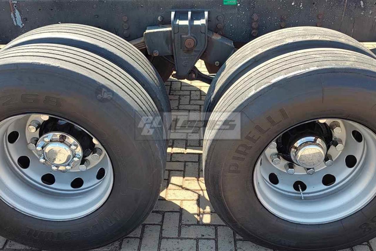 Volkswagen 30-330 Constellation 8x2 - 19/20 9