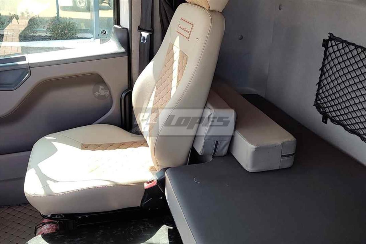 Volkswagen 30-330 Constellation 8x2 - 19/20 14