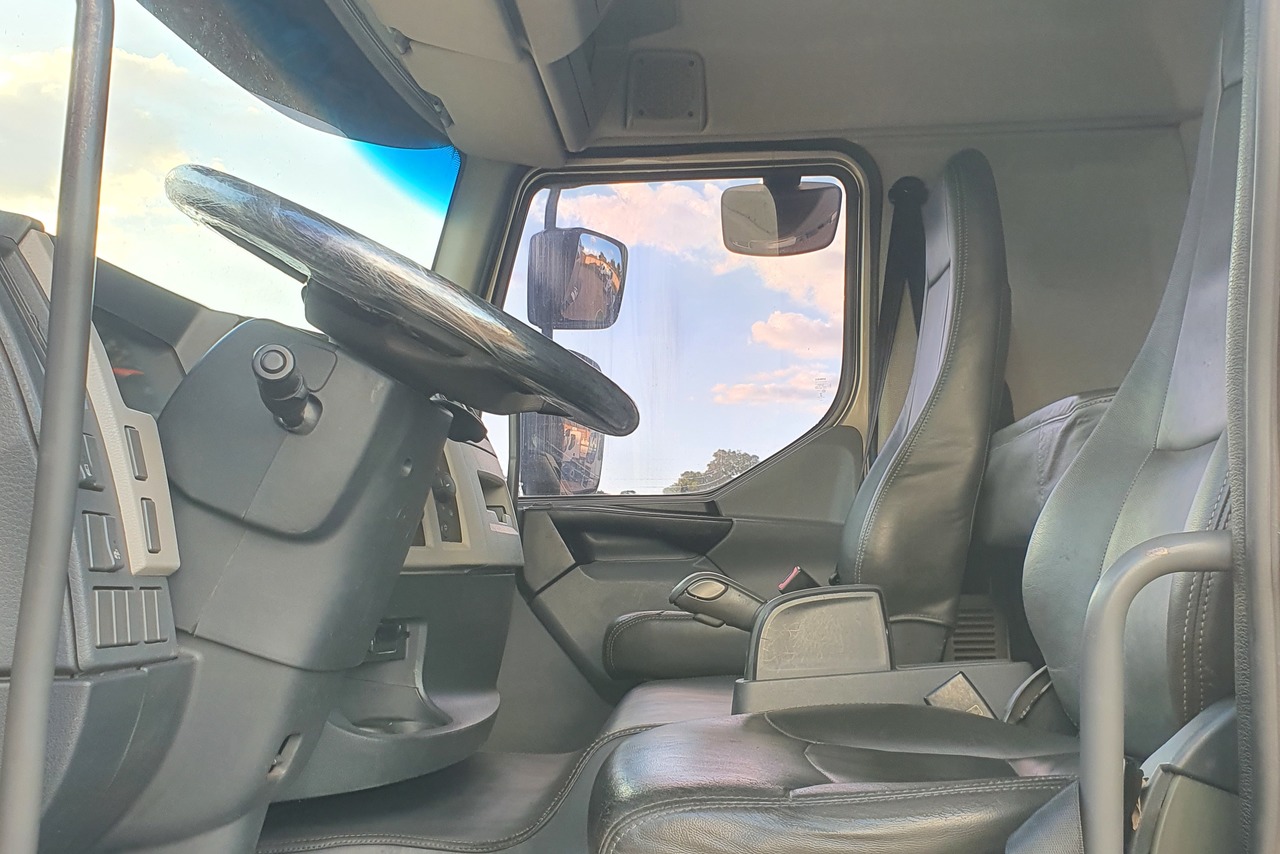 Volvo VM 330 - 14/15 10