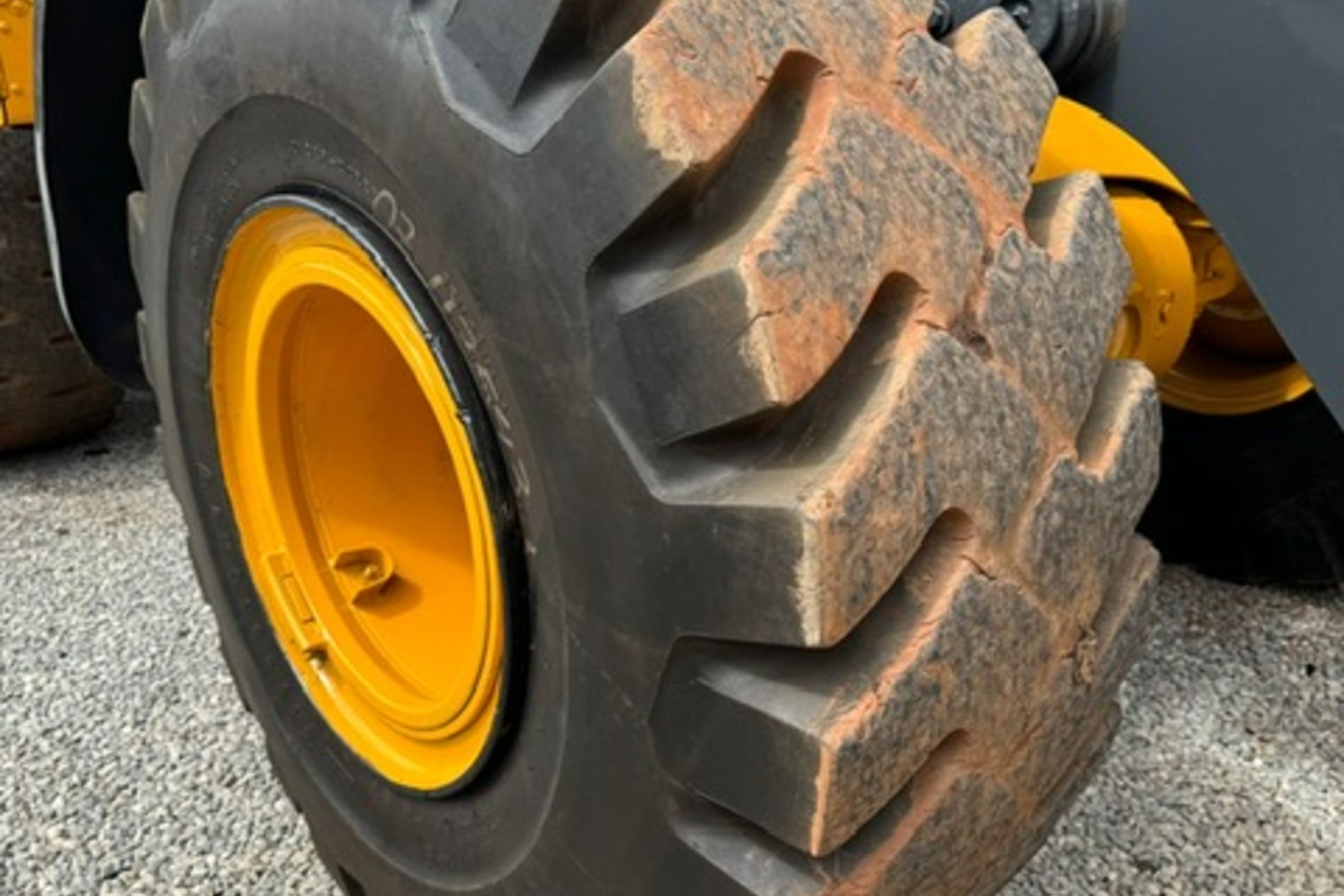 John Deere 724K - 14/14 3
