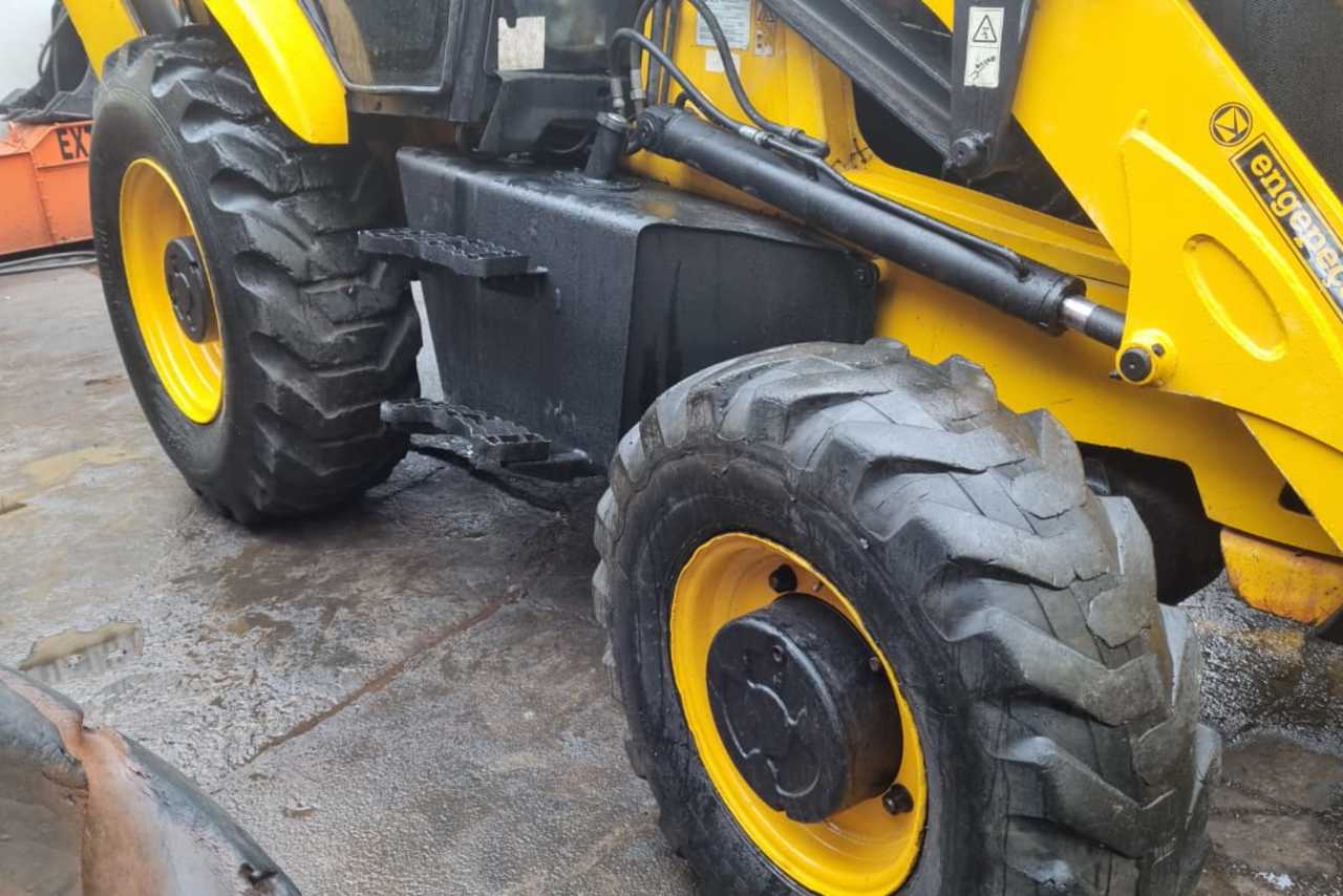JCB 3C - 17/17 9