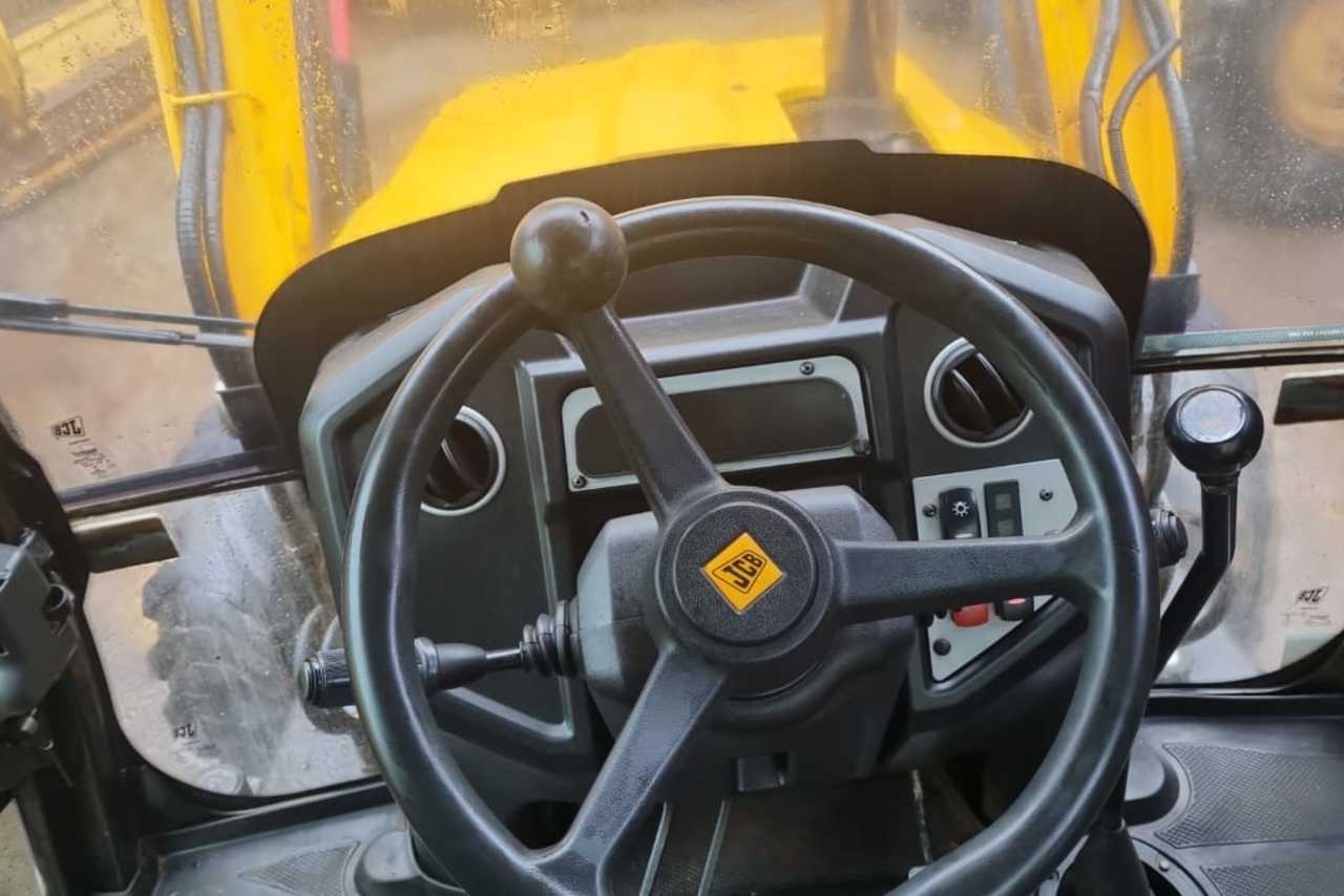 JCB 3C - 17/17 11