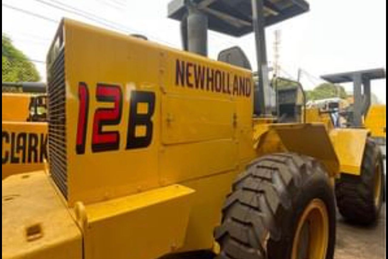 New Holland 12B - 09/09 3