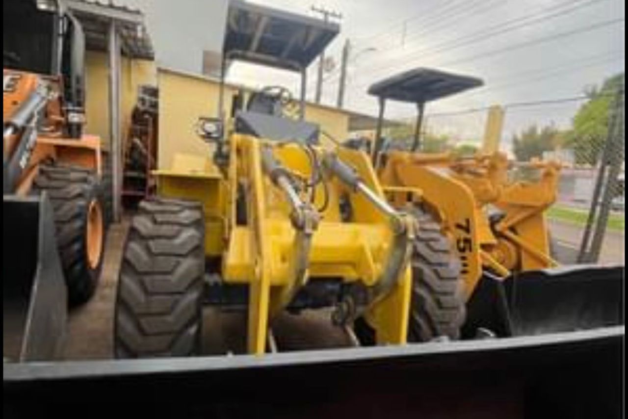New Holland 12B - 09/09 4