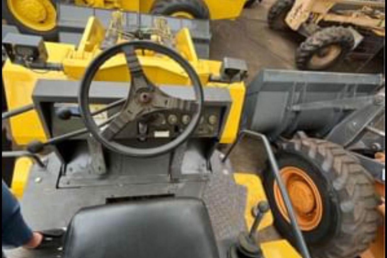 New Holland 12B - 09/09 6