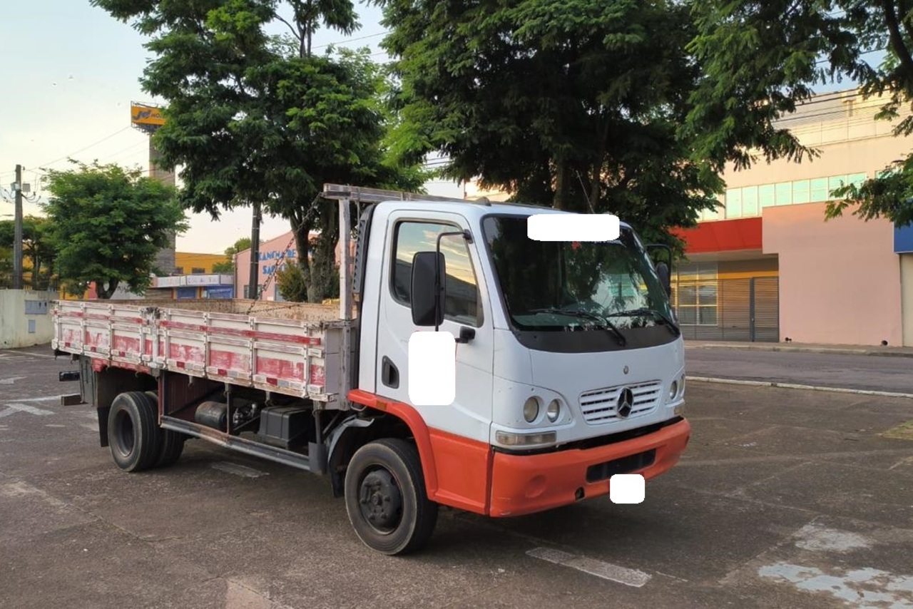 Mercedes Benz Accelo 915 - 10/10 11