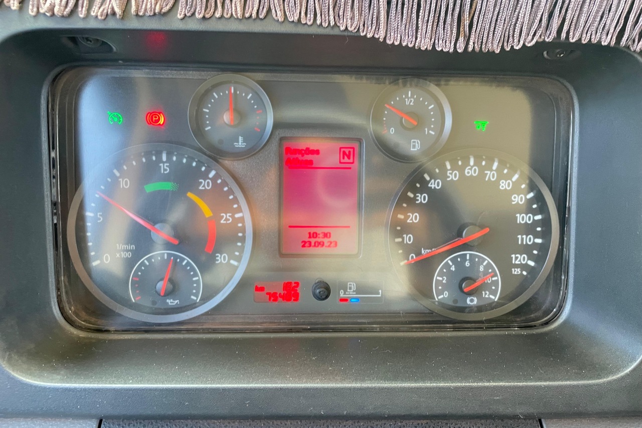 Volkswagen 30-330 Constellation 8x2 - 21/22 4