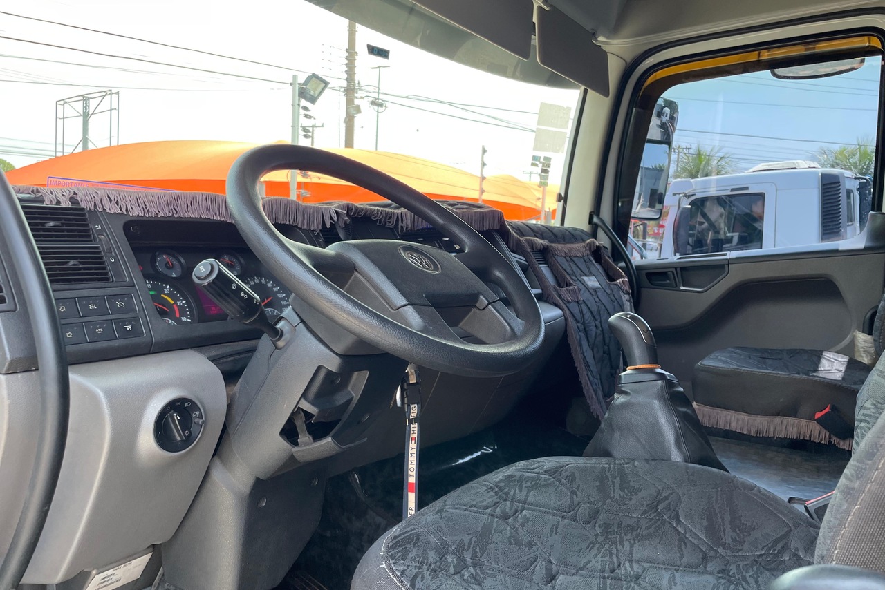 Volkswagen 30-330 Constellation 8x2 - 21/22 7