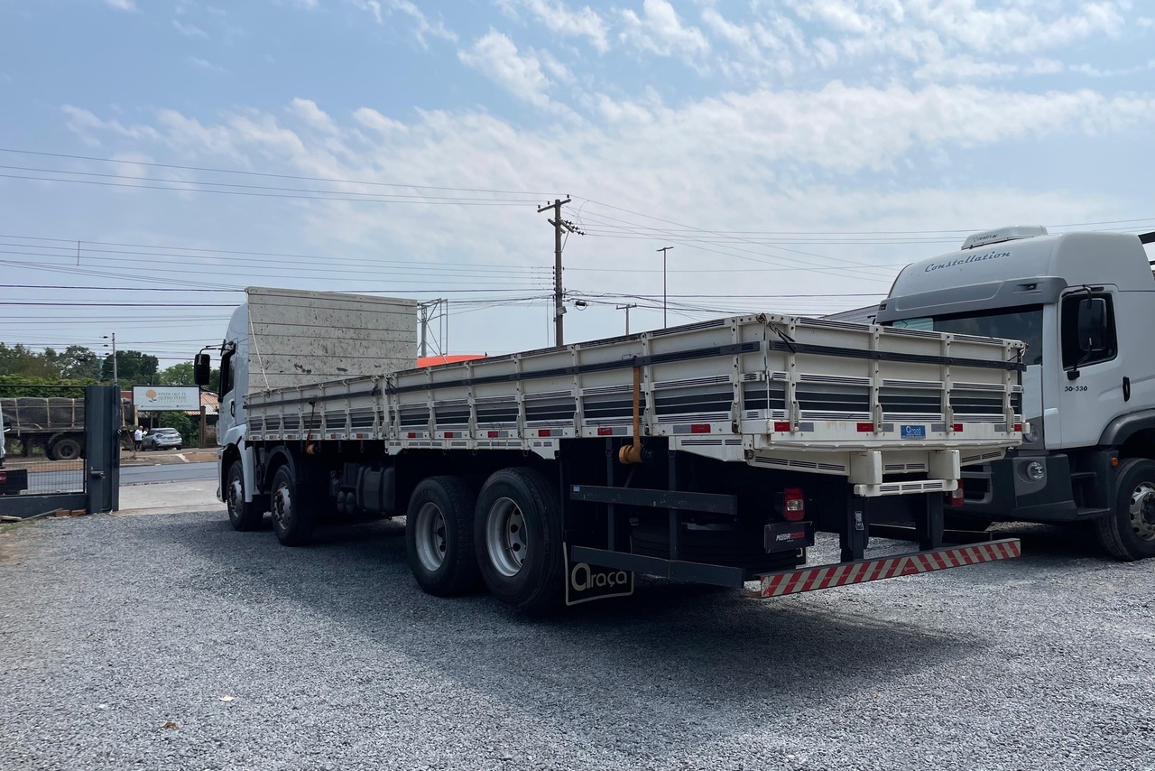 Volkswagen 30-330 Constellation 8x2 - 21/22 9