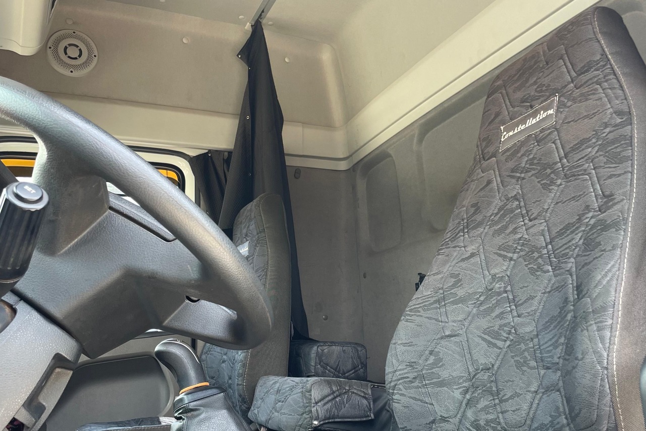 Volkswagen 30-330 Constellation 8x2 - 21/22 11