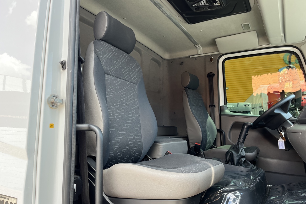 Volkswagen 24-280 E Constellation 8x2 - 19/20 10