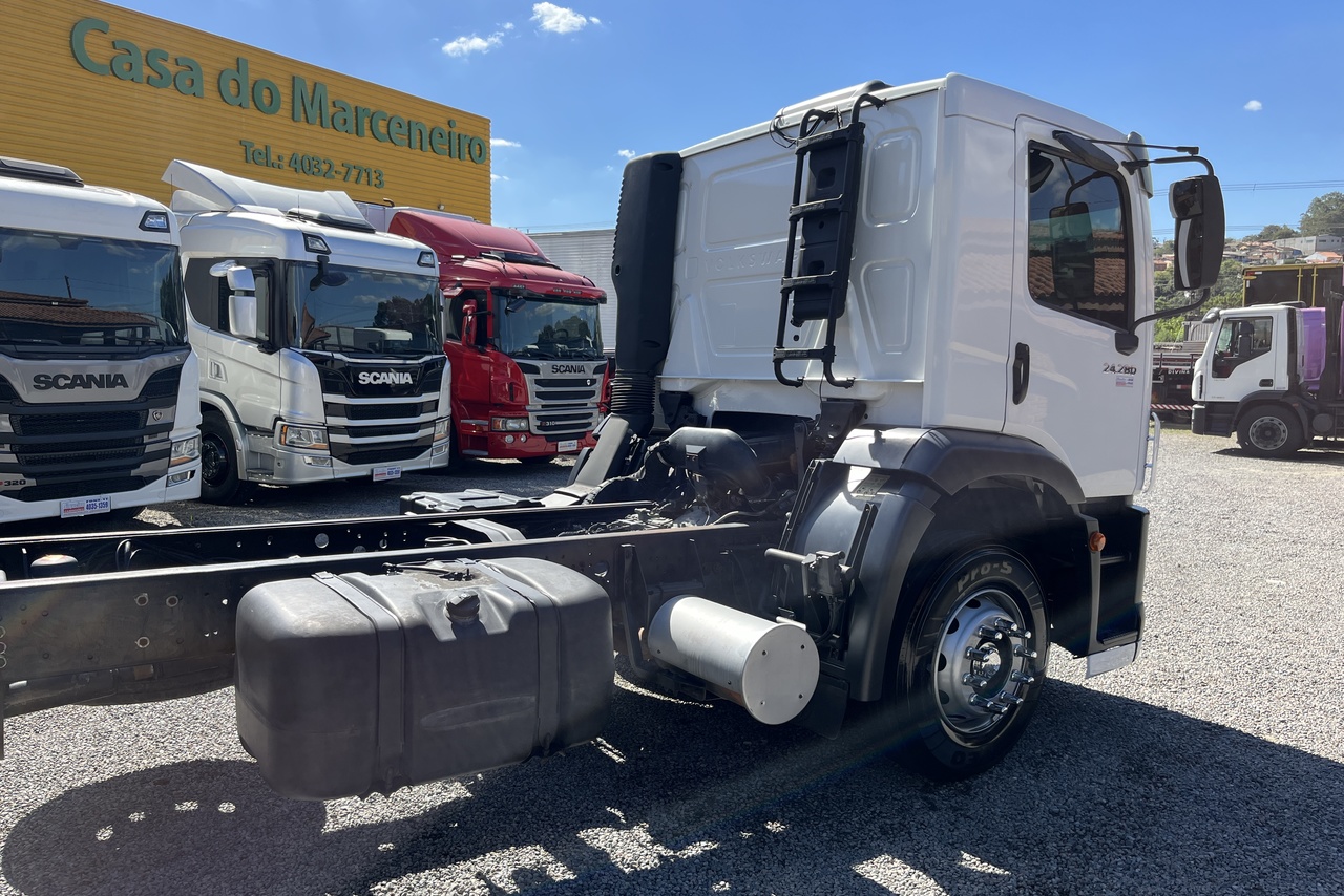 Volkswagen 24-280 E Constellation 6x2 - 14/15 12