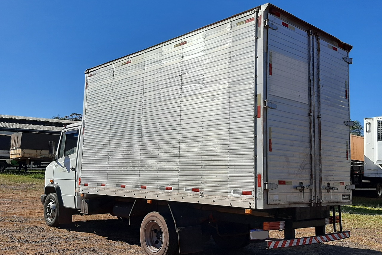Mercedes Benz MB 710 - 03/03 6
