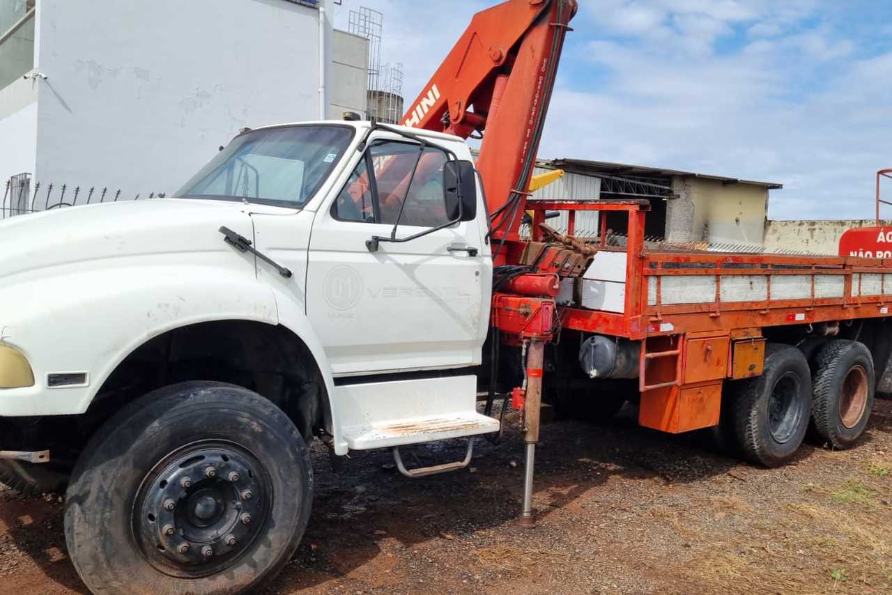 Ford F14000 - 97/97 6