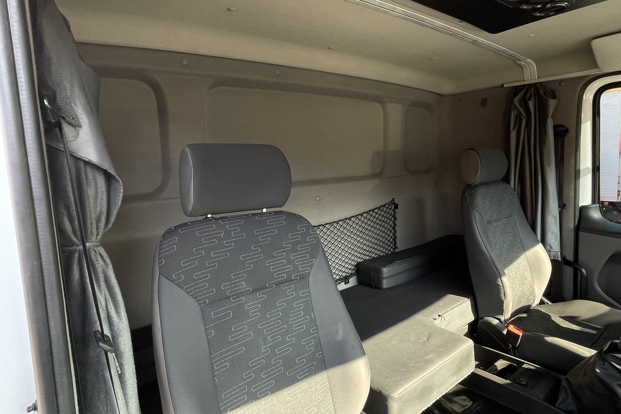 Volkswagen 24-280 E Constellation 8x2 - 21/22 12