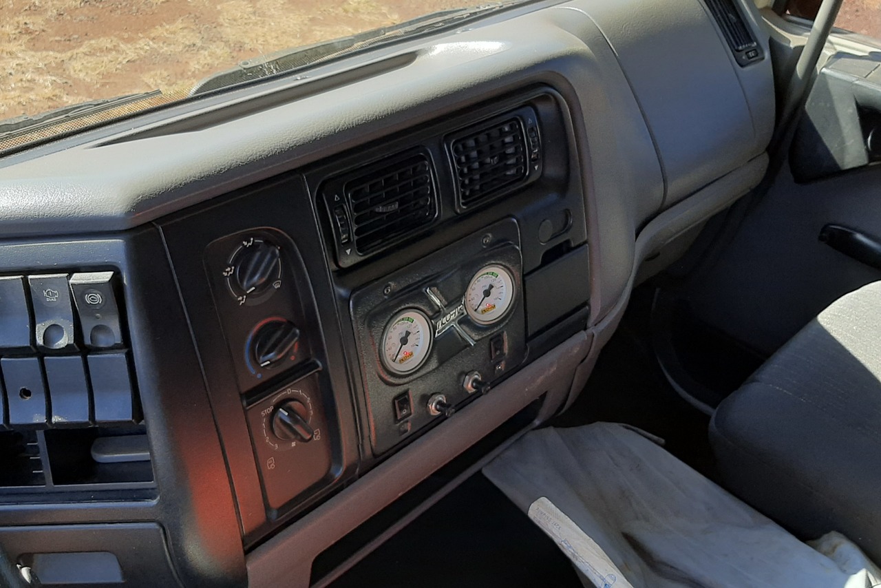 Volvo VM260 - 08/08 4