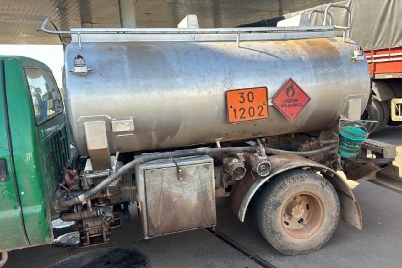 Ford F4000 - 02/02 4