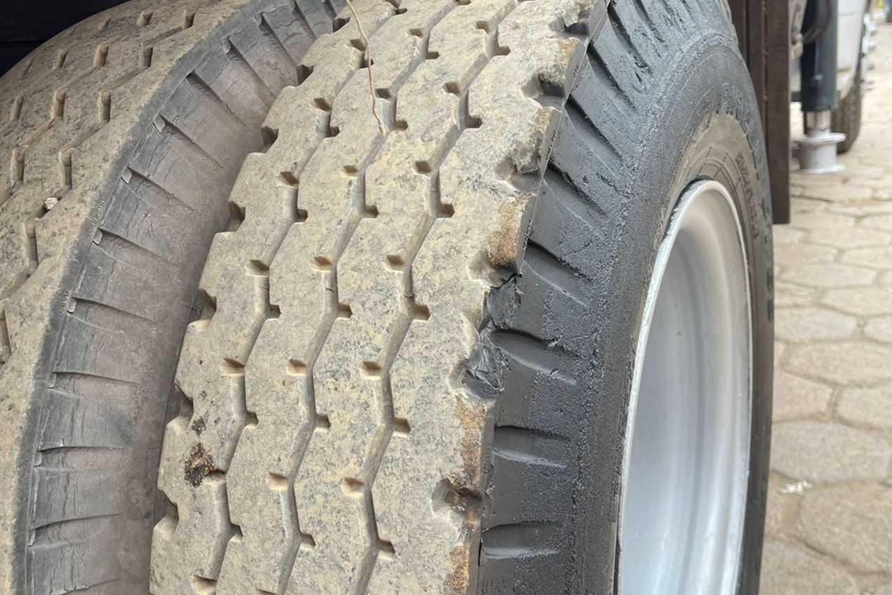 Ford F14000 - 90/90 13